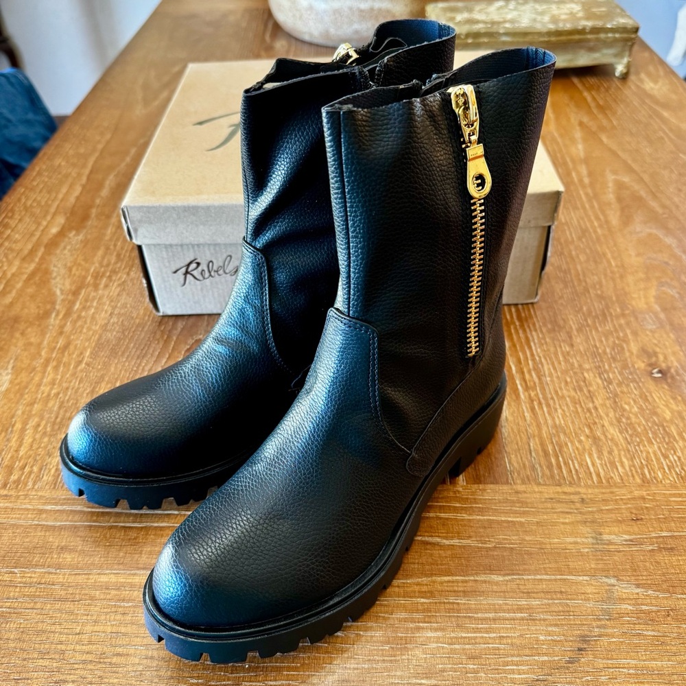 NWT black soft faux leather Renee combat boots 8M - Picture 3 of 14